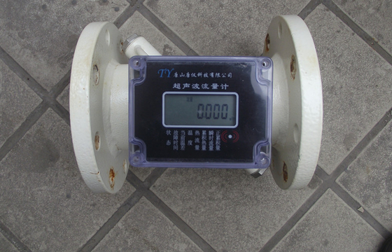 Tipo industriale misuratore di portata ultrasonico con acqua media, dimensione DN15mm del tubo a DN6000mm