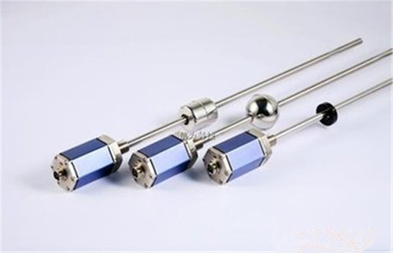 Trasmettitore bifilare del livello liquido con magnetostrittivo per le cisterne