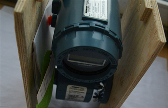 Misuratore di portata elettromagnetico di inserzione di Rosemount con il montaggio integrale o a distanza